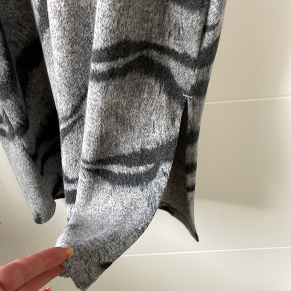 WHBM - Tiger-Print Cozy Sweater Dress (Will fit Size S/M) - Picture 7 of 10